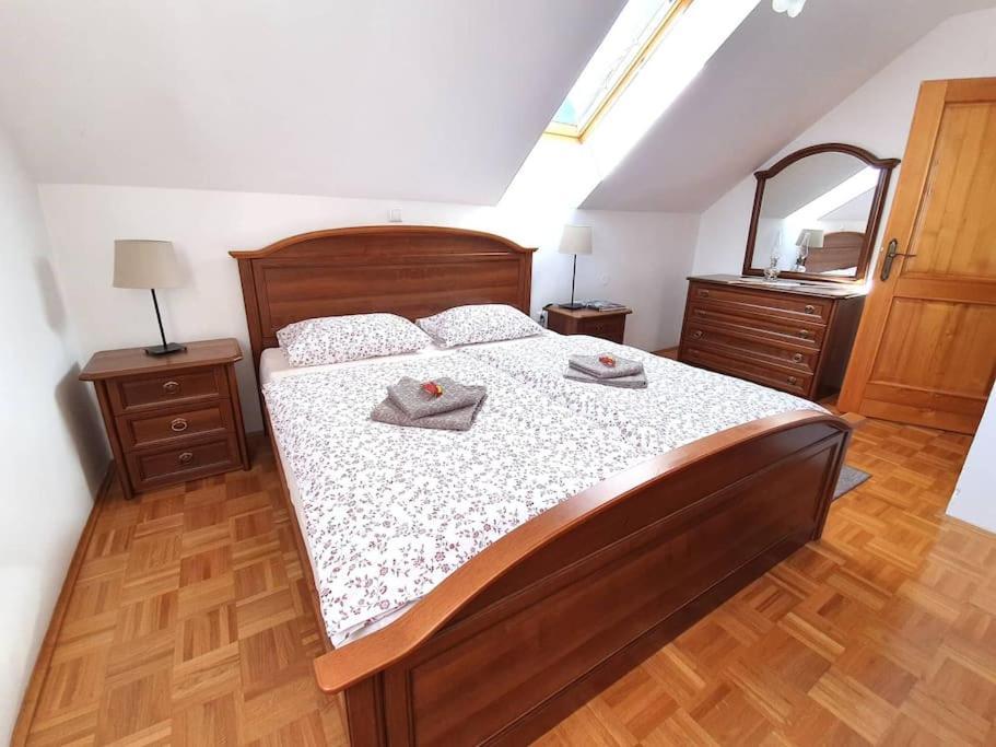 House Pucnk-Beautiful Countryside Villa Zelezniki Bagian luar foto